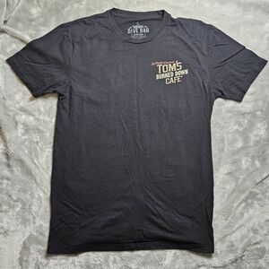 Tom’s Burned Down Café Graphic Tee – Dive Bar Shirt Club – Size L
